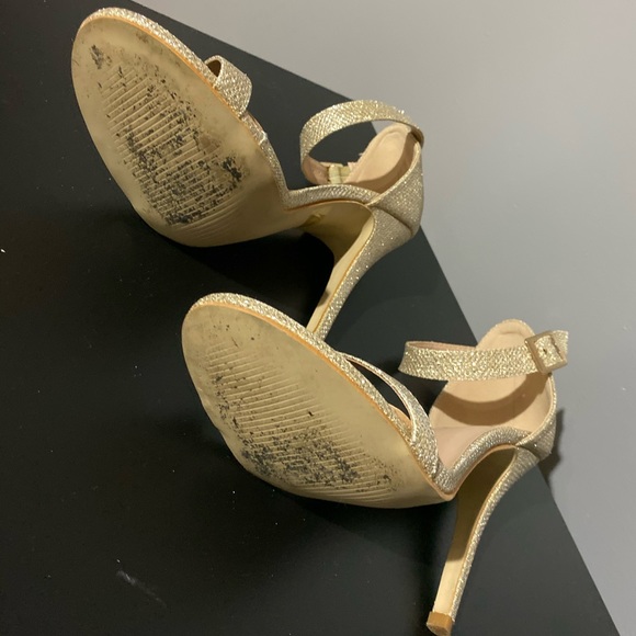 Gold heels - Picture 4 of 4